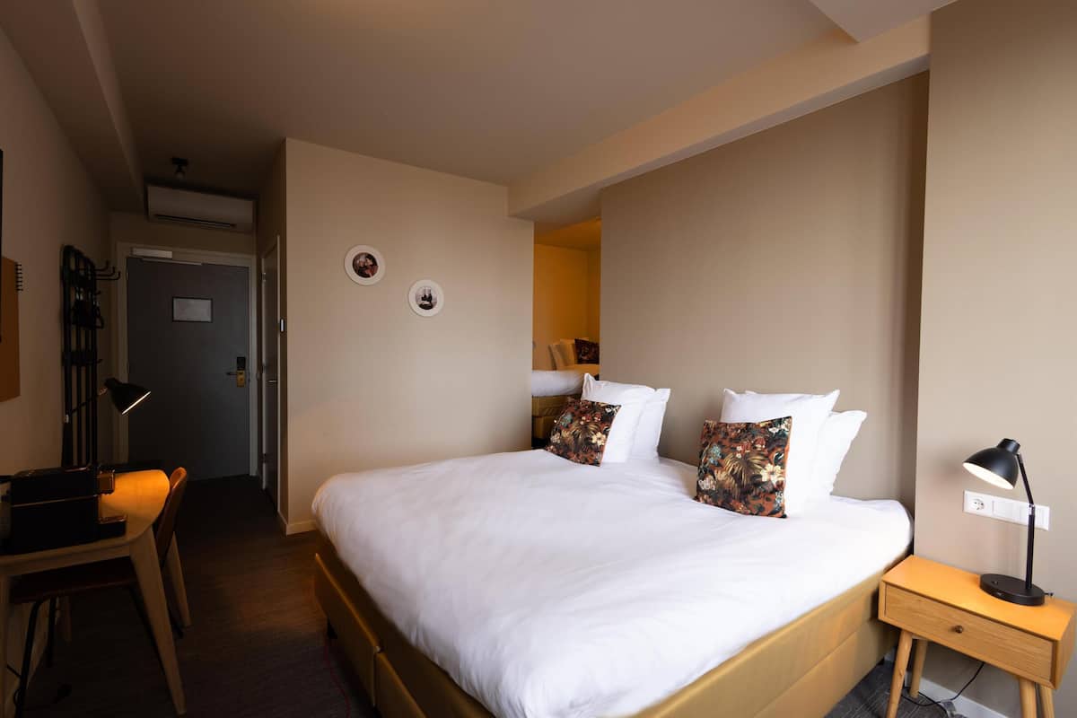 Comfort Room, Multiple Beds, Non Smoking | 1 bedroom, desk, iron/ironing board, free WiFi
