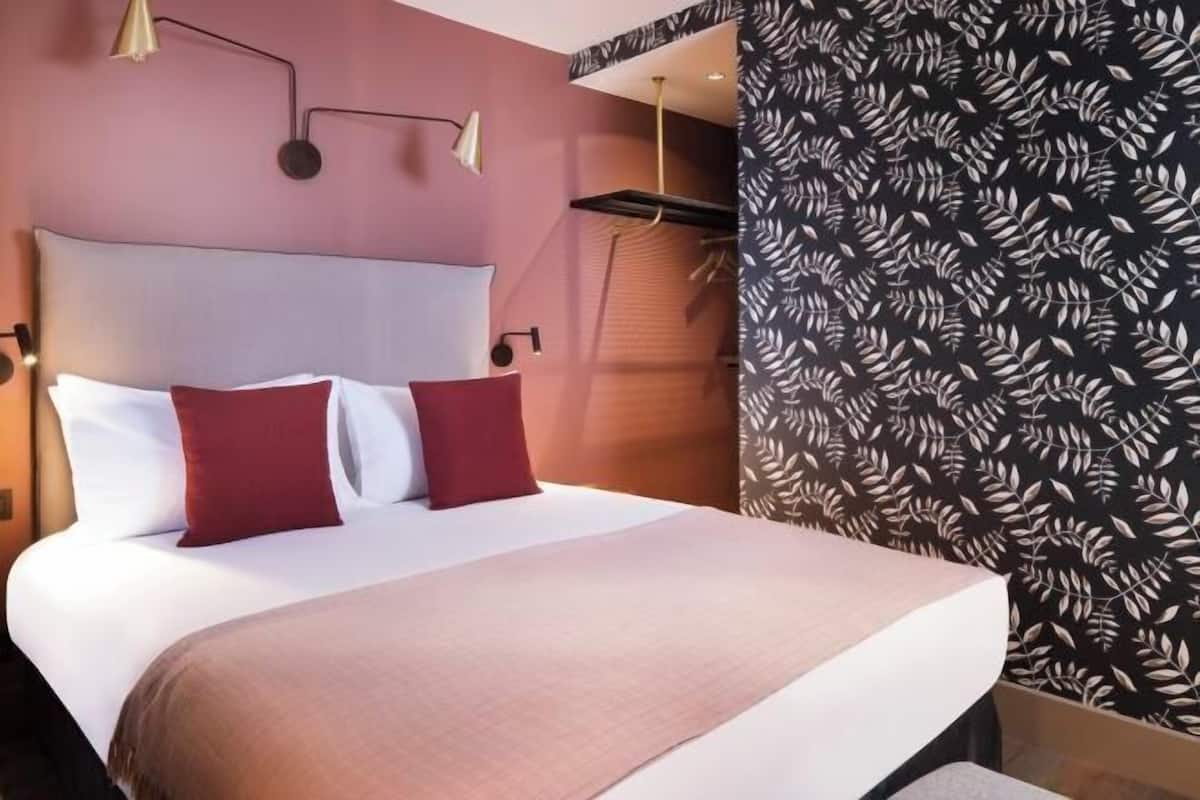 In-room safe, desk, blackout drapes, soundproofing