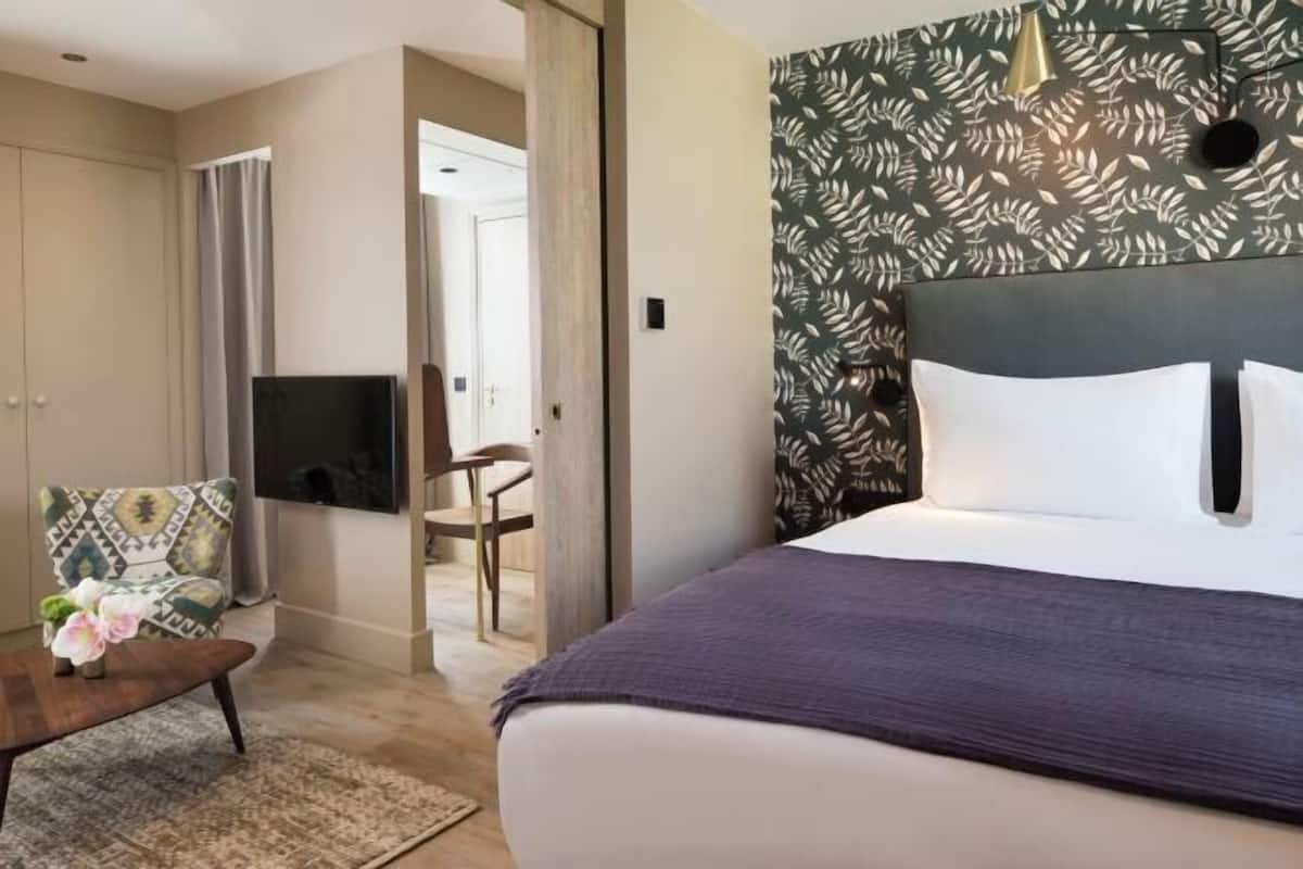 In-room safe, desk, blackout drapes, soundproofing