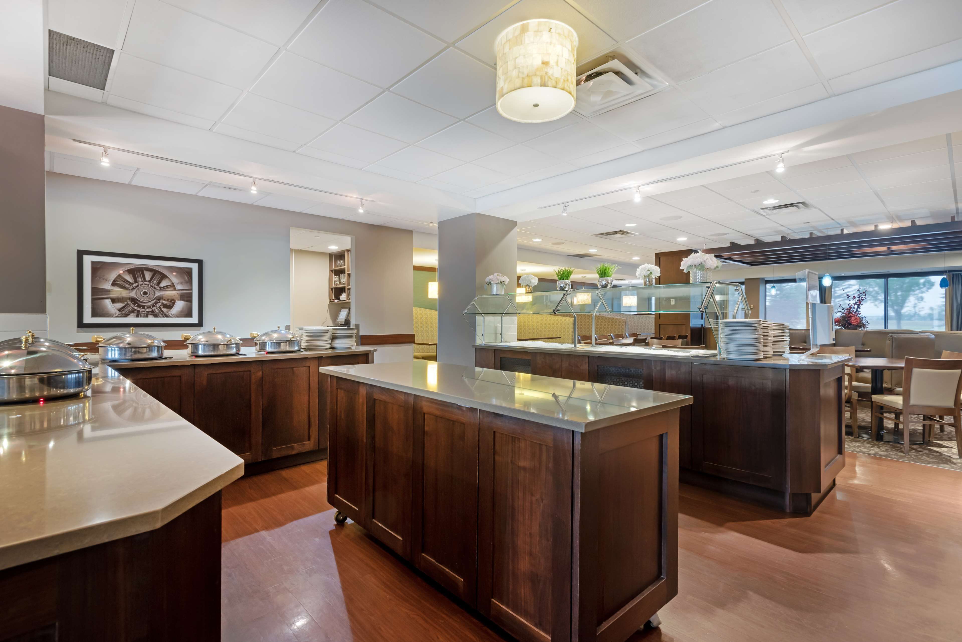 Daily buffet breakfast (CAD 16.95 per person)