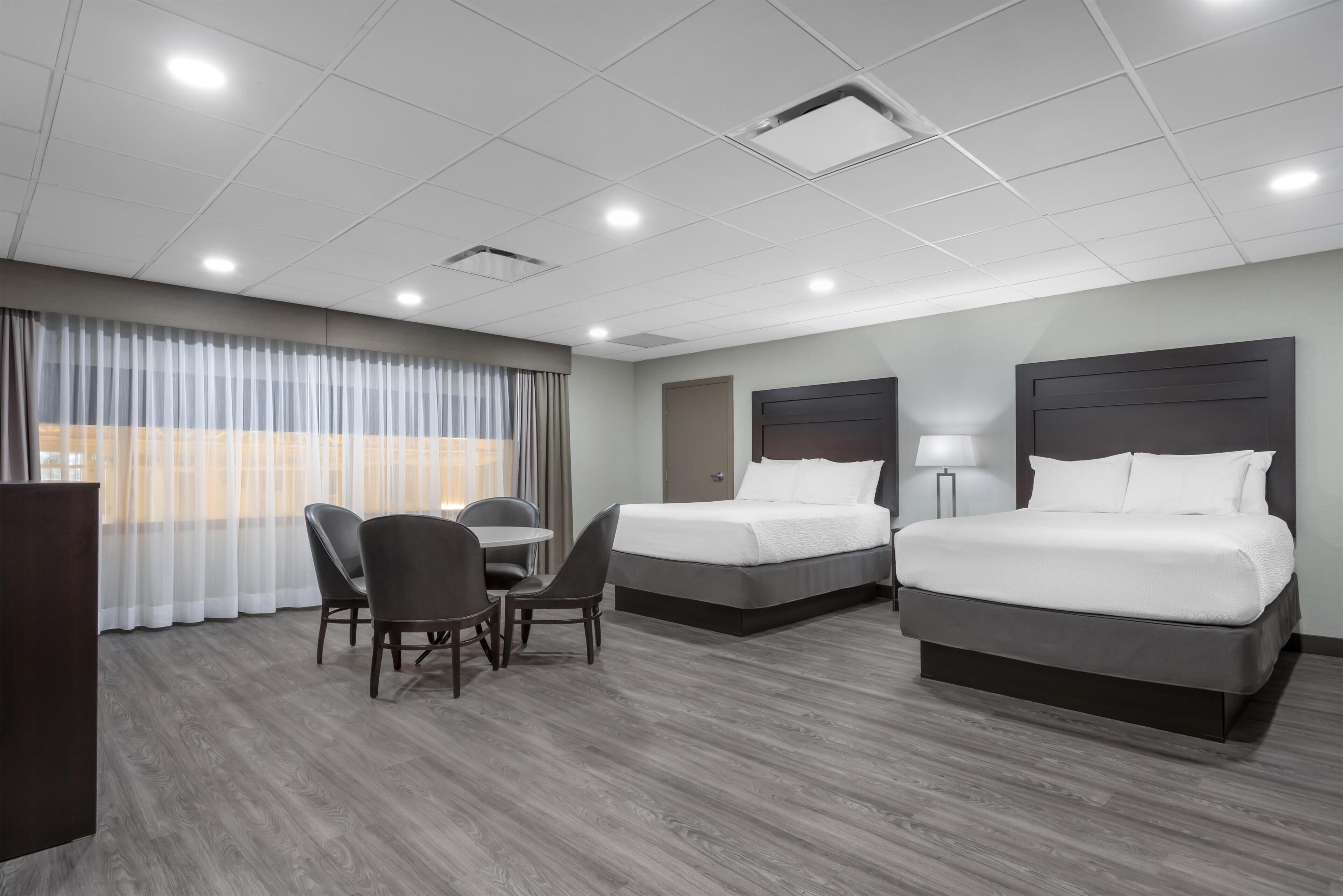 标准房, 2 张大床, 无烟房, 冰箱和微波炉 | 笔记本电脑工作区、遮光窗帘、熨斗/熨衣板、免费婴儿床