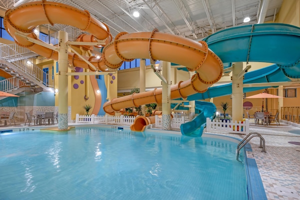 2 piscines intérieures