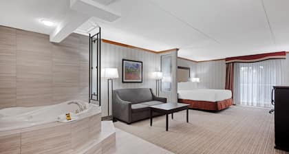 Best Western Plus Port O'Call Hotel