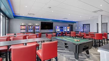 2 bars/lounges, sports bar