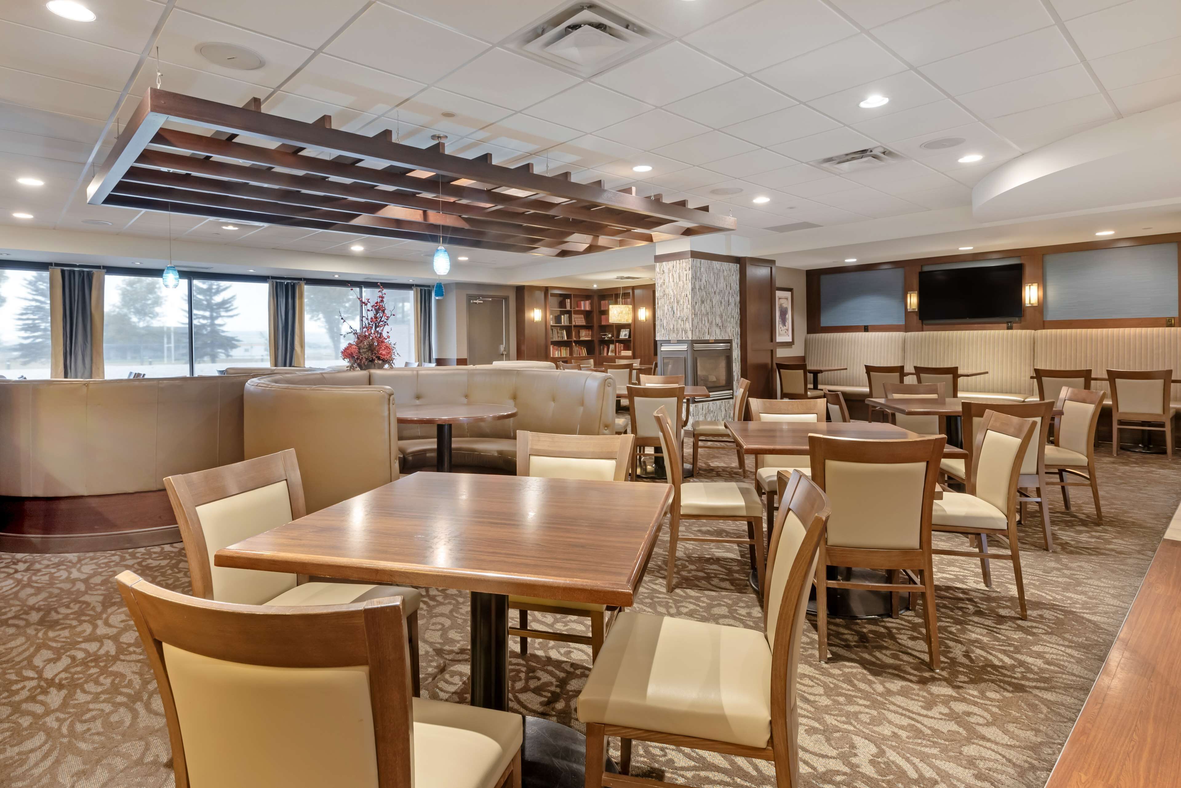 Daily buffet breakfast (CAD 16.95 per person)