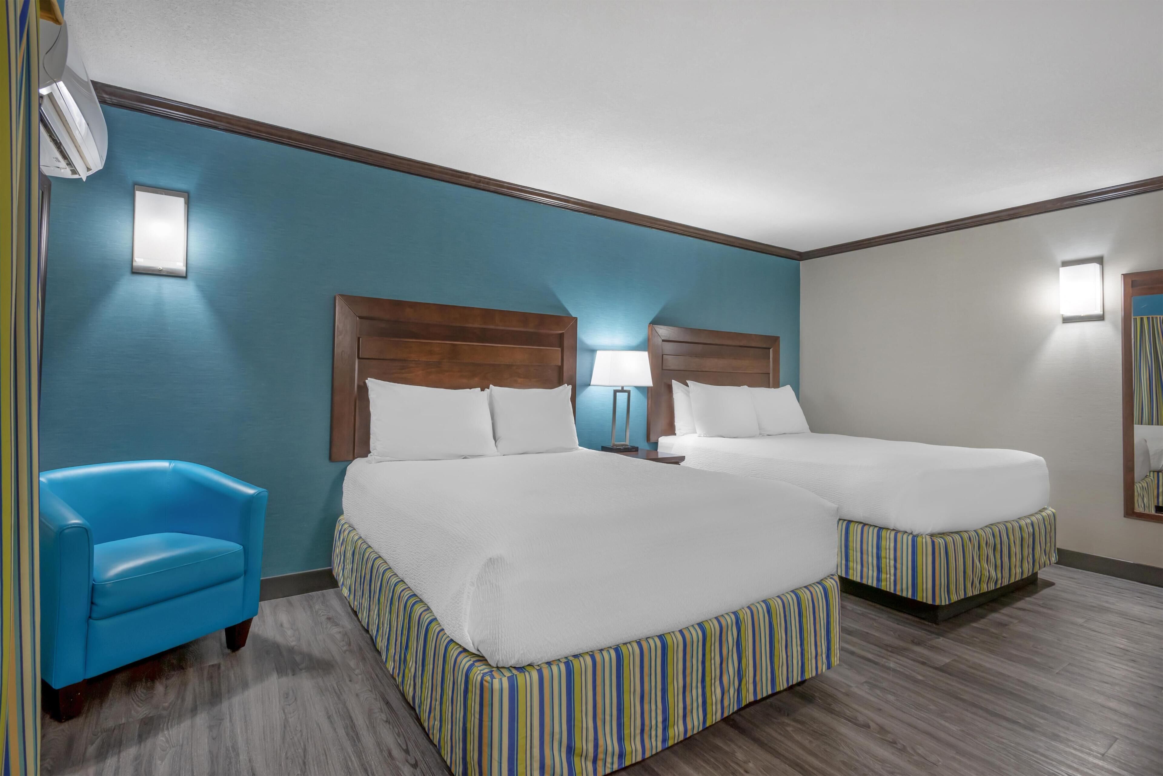 Standard Room, 2 Queen Beds, Refrigerator & Microwave, Poolside (1st Floor)