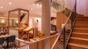 Kontinental frokost hver dag (EUR 16 per person)