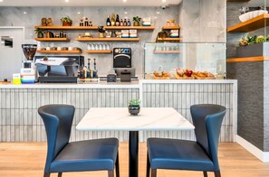 Petit déjeuner continental compris tous les jours