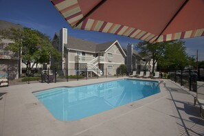 Outdoor pool - Hotel at WaterWalk Wichita (Wichita)