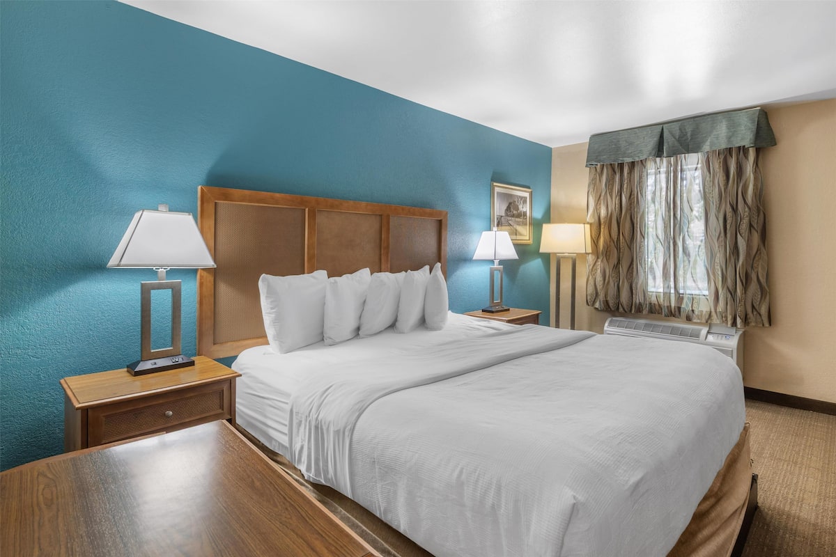 1 bedroom, pillowtop beds, in-room safe, blackout drapes