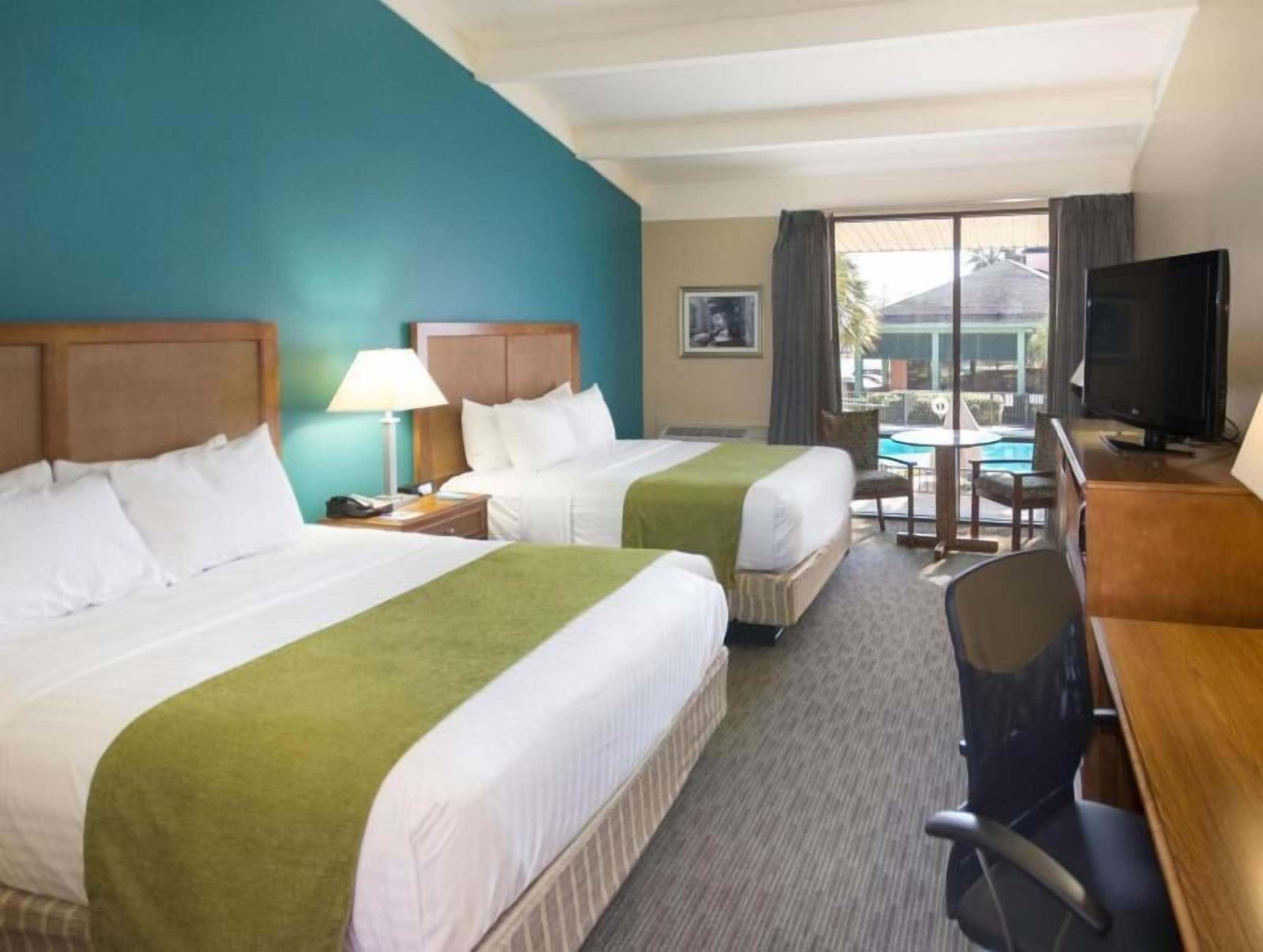 Camas con pillow-top y caja de seguridad en la habitación 