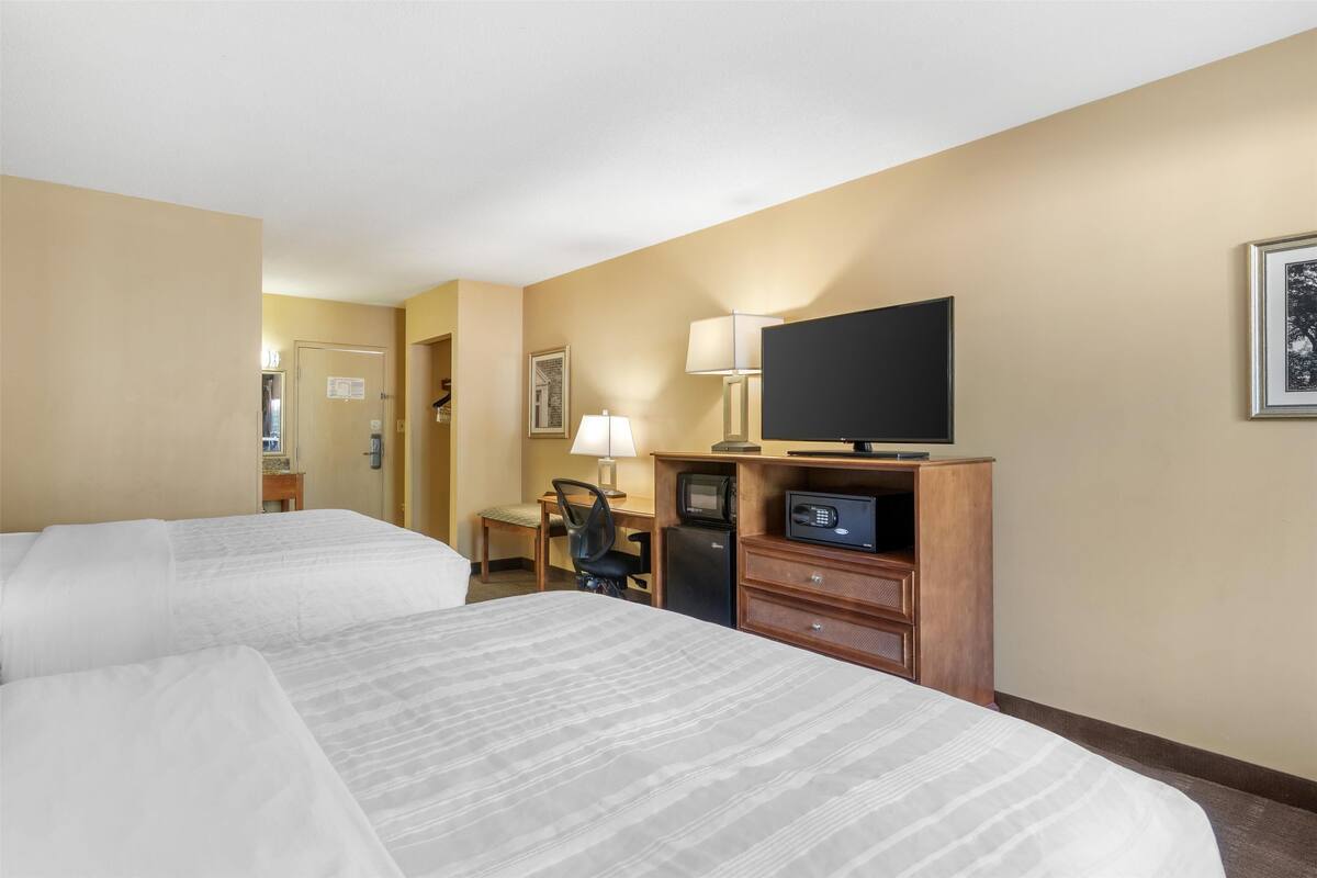 1 bedroom, pillowtop beds, in-room safe, blackout drapes