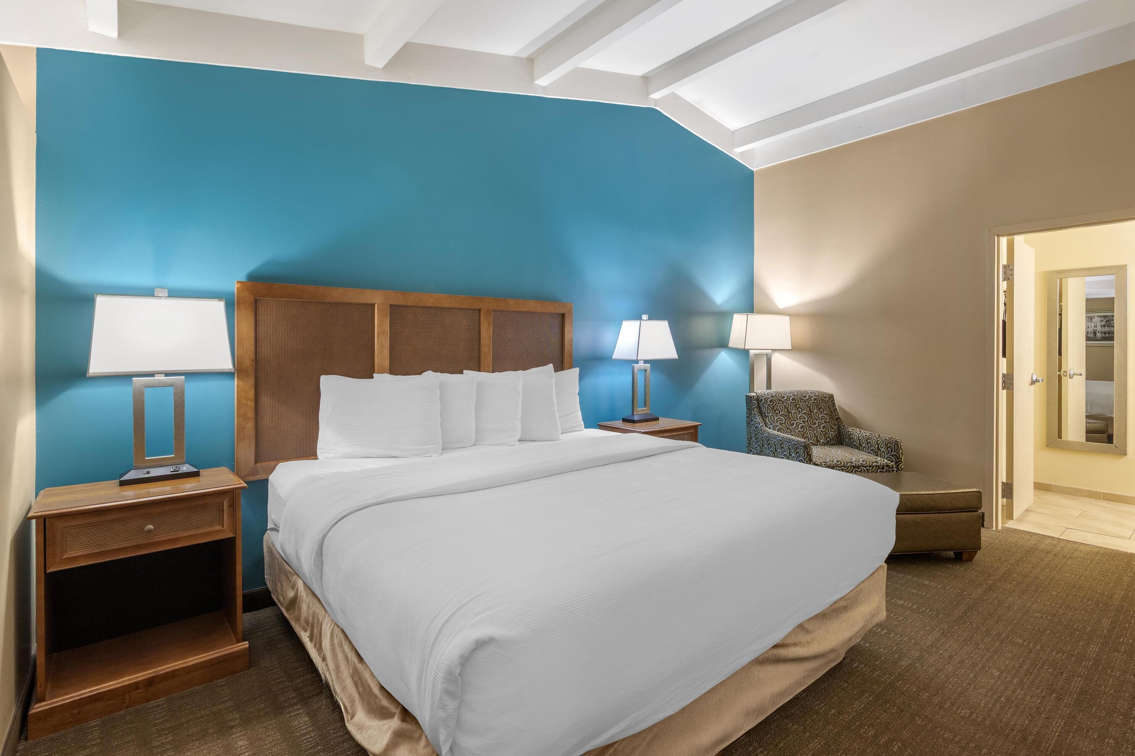 suite, 1 king bed, non smoking, refrigerator & microwave (with sofabed) | 1 bedroom, pillow-top beds, in-room safe, blackout curtains