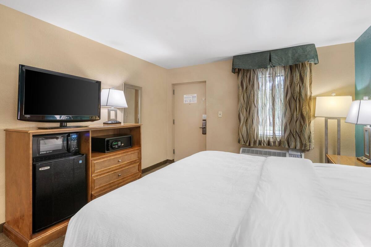 1 bedroom, pillowtop beds, in-room safe, blackout drapes