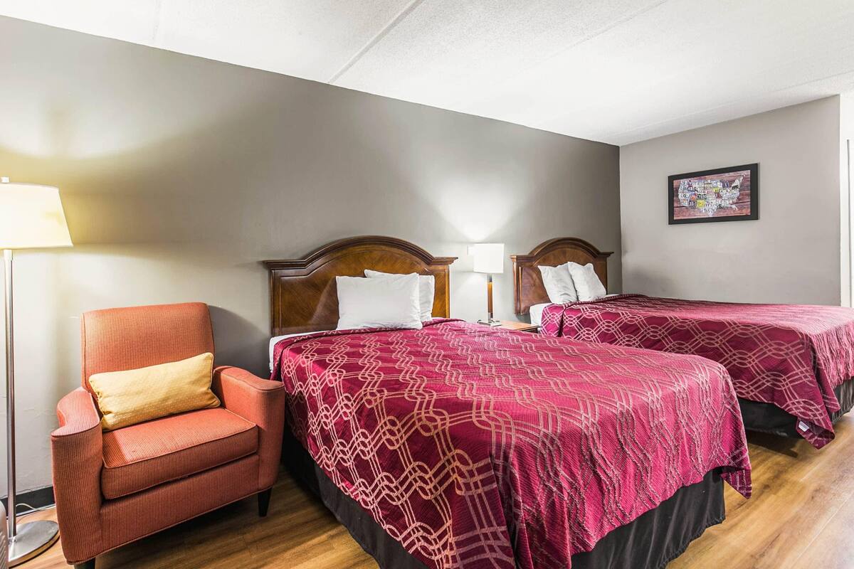 Desk, laptop workspace, WiFi (free), bed sheets
