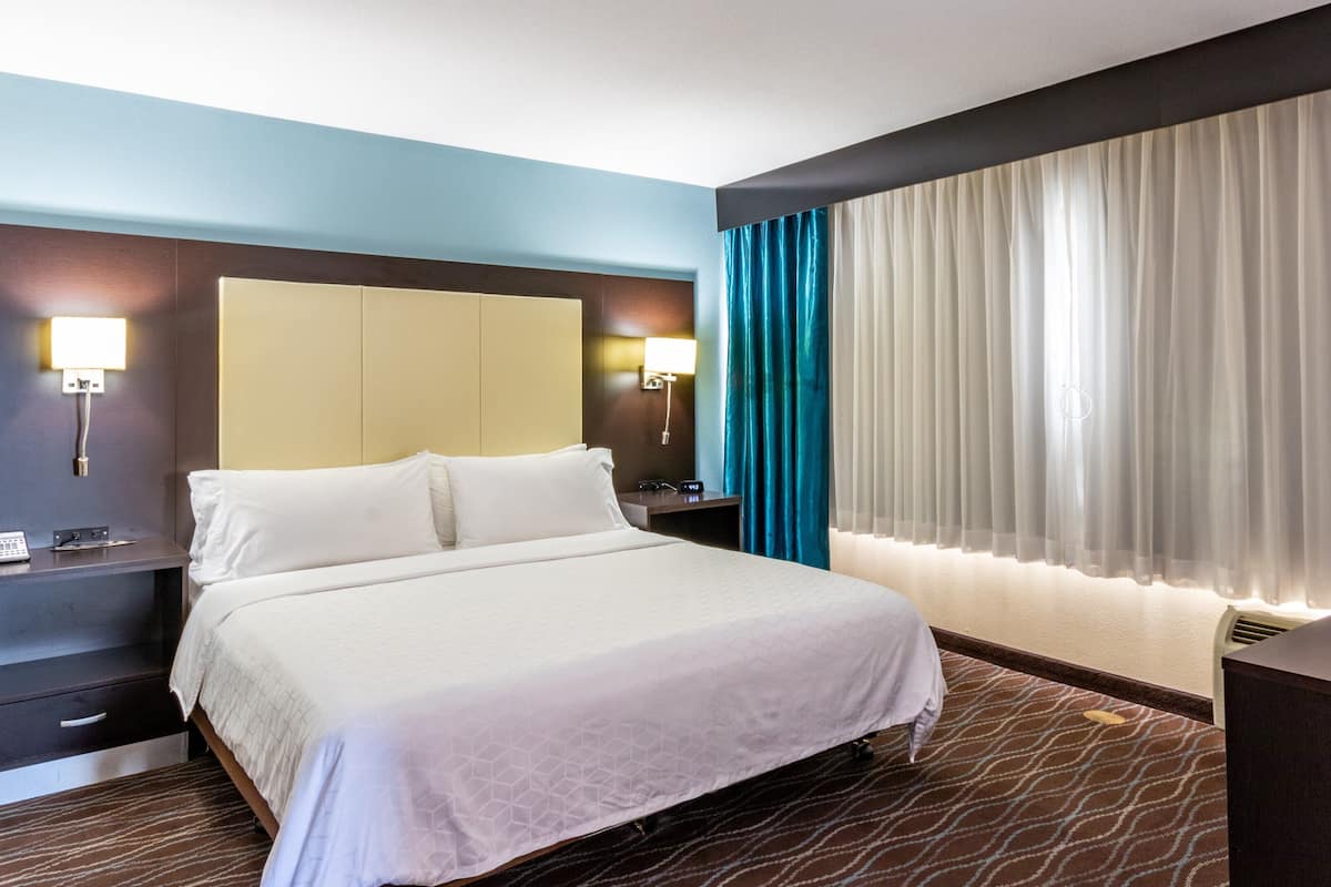1 bedroom, premium bedding, pillowtop beds, desk