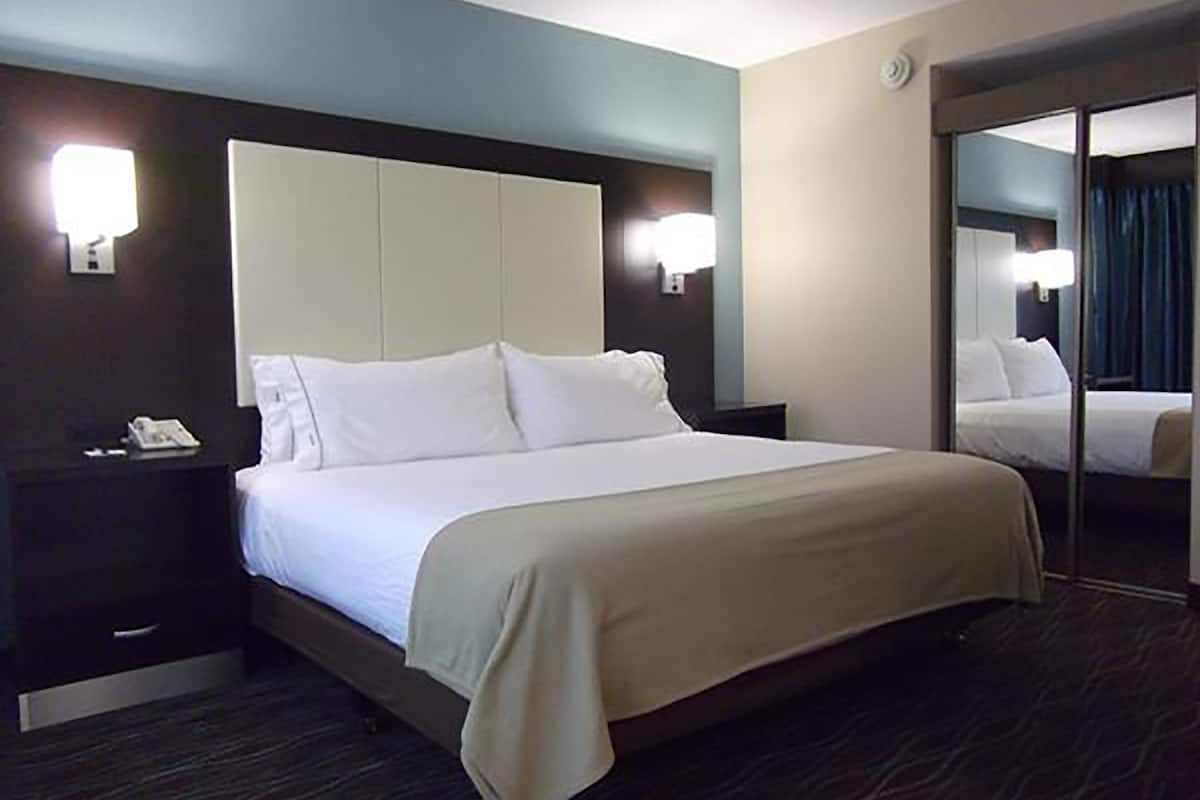 Premium bedding, pillowtop beds, desk, laptop workspace