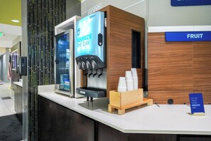 Café da manhã com buffet grátis todos os dias