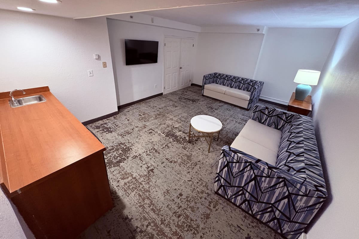 In-room safe, desk, laptop workspace, free WiFi