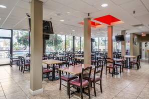 Free daily on-the-go breakfast - Lakeland Hotel (Lakeland)