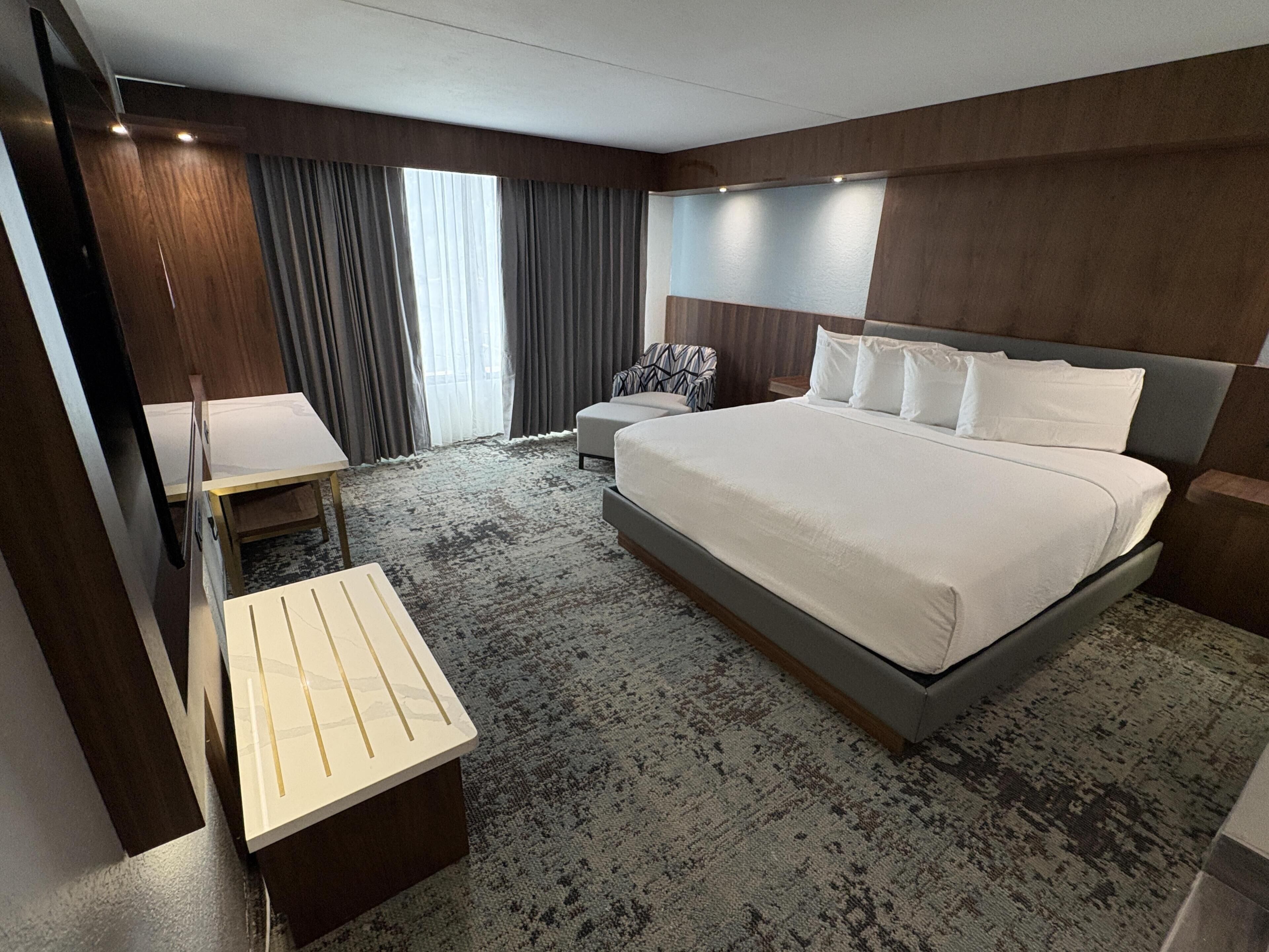 Standard Room, 1 King Bed, Accessible, Non Smoking