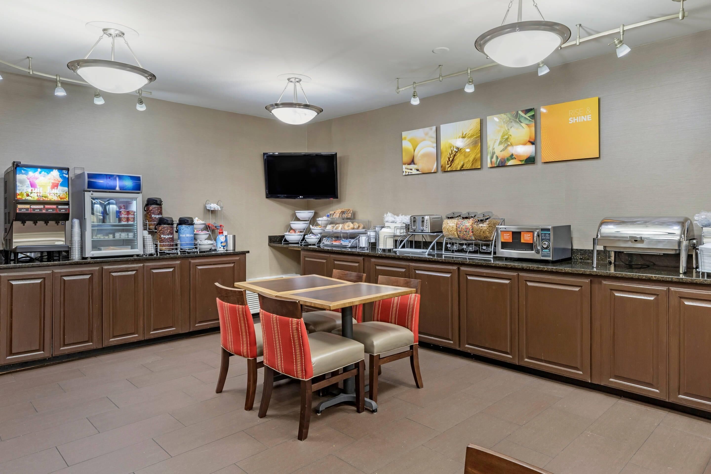 free daily continental breakfast