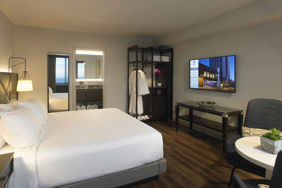 suite, 1 king bed (skyline) | hypo-allergenic bedding, down duvets, pillow-top beds, in-room safe