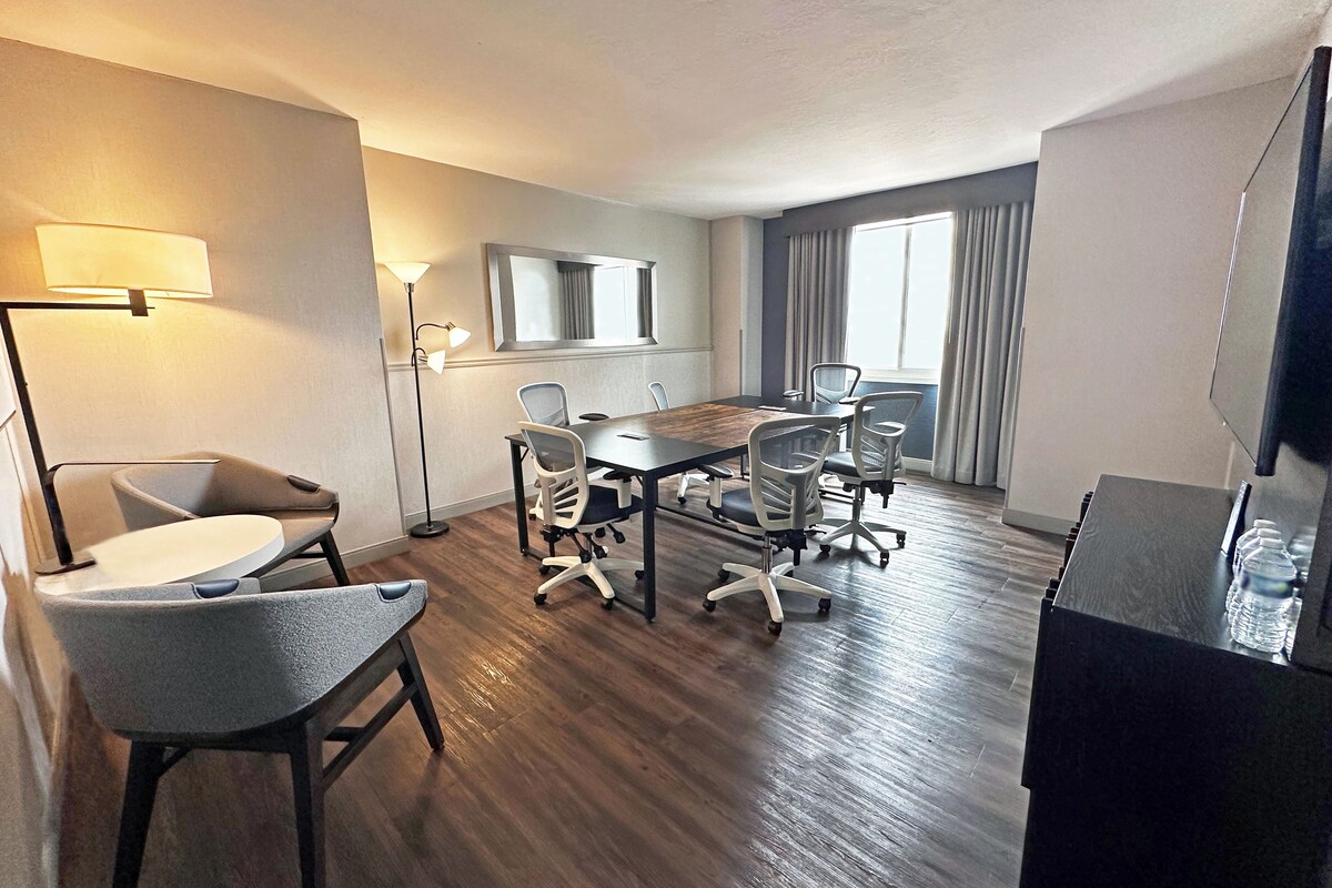 Suite, 1 King-Bett (Conference) | Wohnbereich