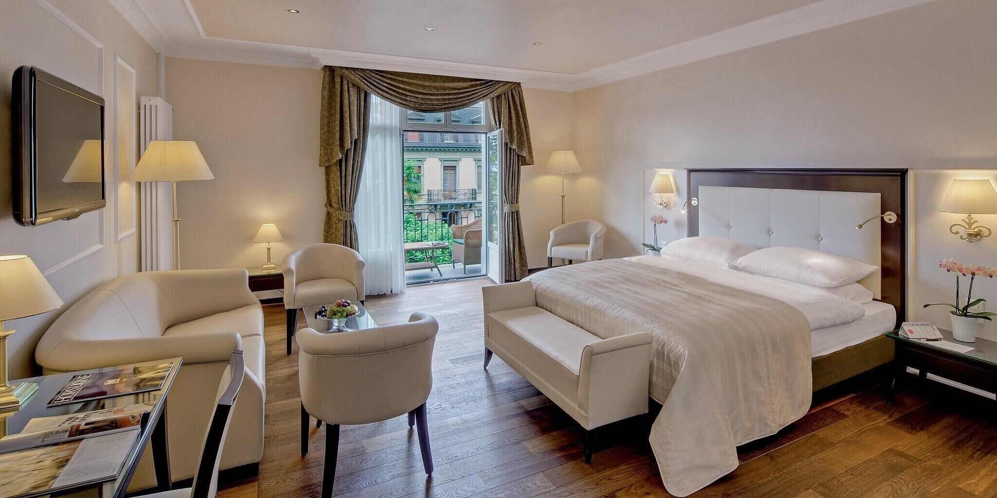 Ropa de cama de alta calidad y minibar con artículos gratuitos