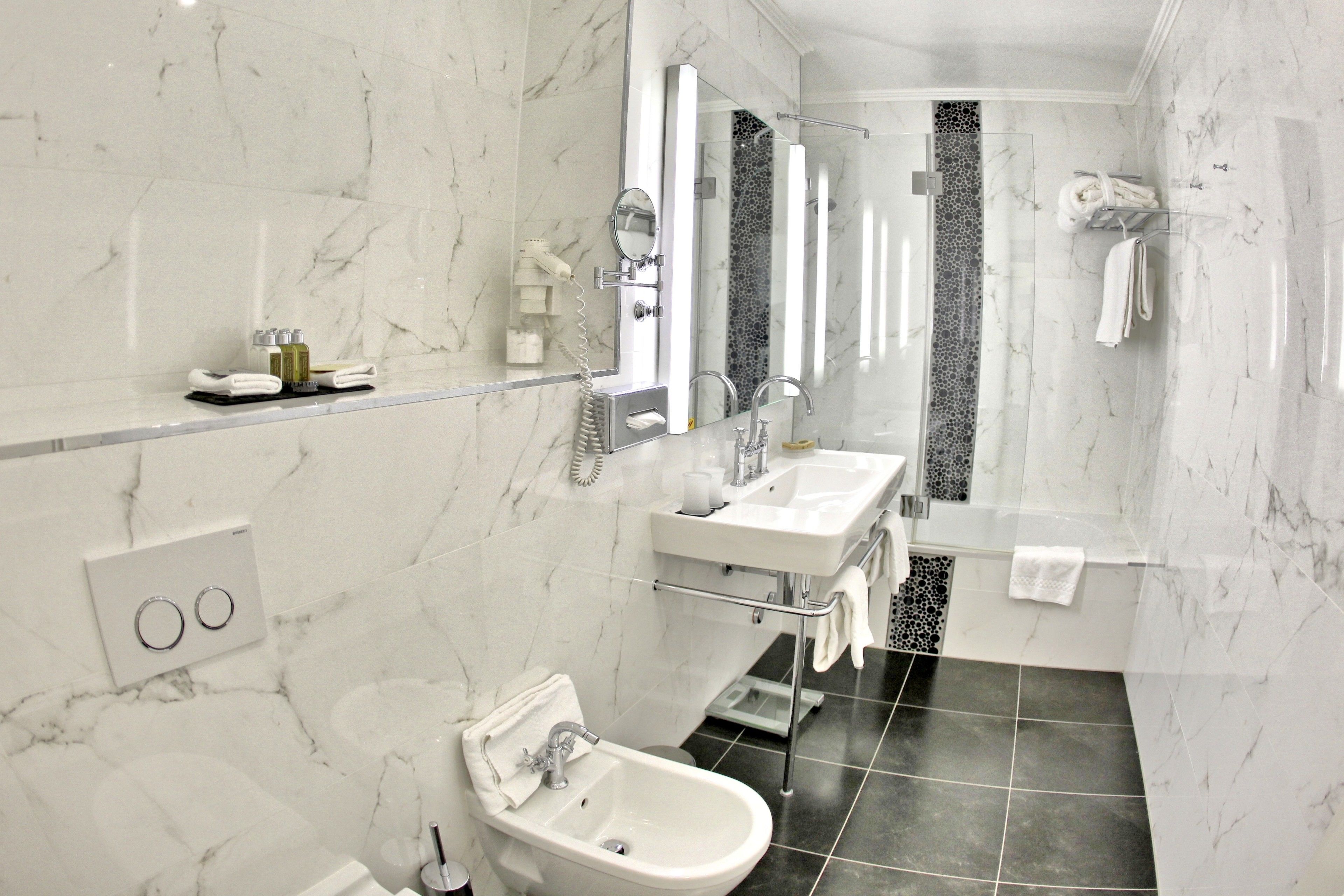 Photo - Grand Hotel Suisse Majestic, Autograph Collection