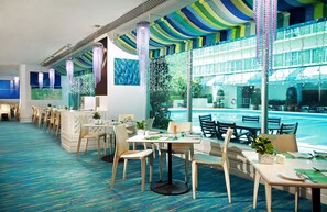 8 restaurants, lunch, dinner served; Italian cuisine 