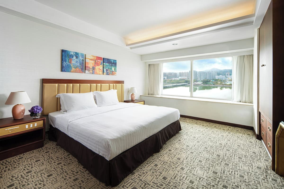 Suite royale, 1 chambre, vue sur le fleuve | Coffre-fort, rideaux d’obscurcissement, fer et planche à repasser