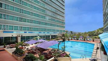 Seasonal outdoor pool