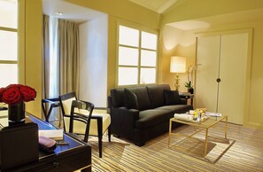 LCD TV, pay movies - Hôtel Montaigne (Paris)