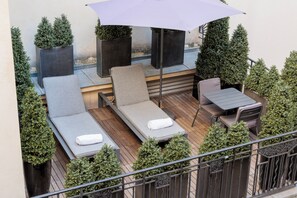 Suite, 1 King Bed, Terrace, City View | Terrace/patio - Hôtel Montaigne (Paris)