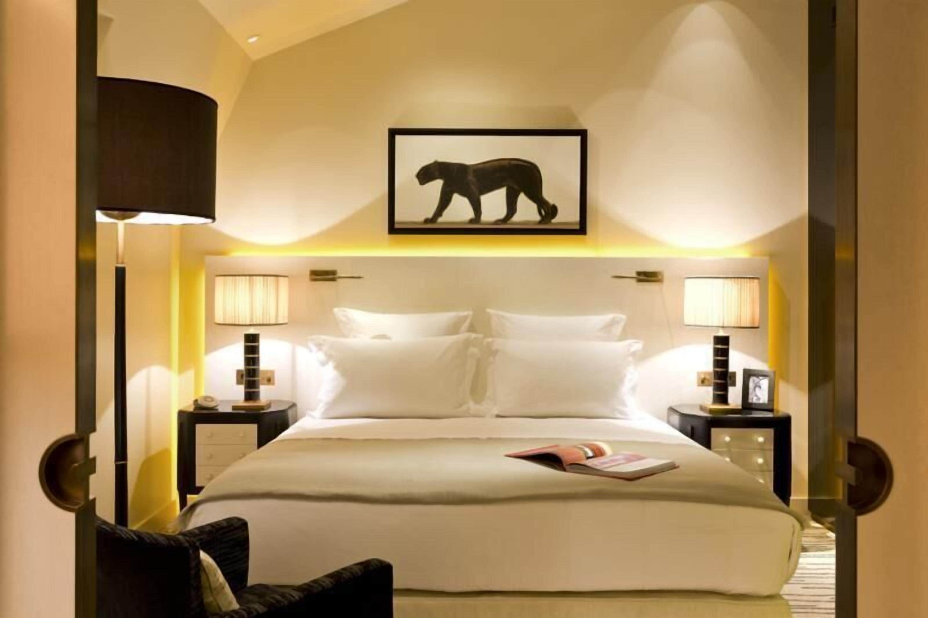 premium bedding, minibar, in-room safe, blackout curtains