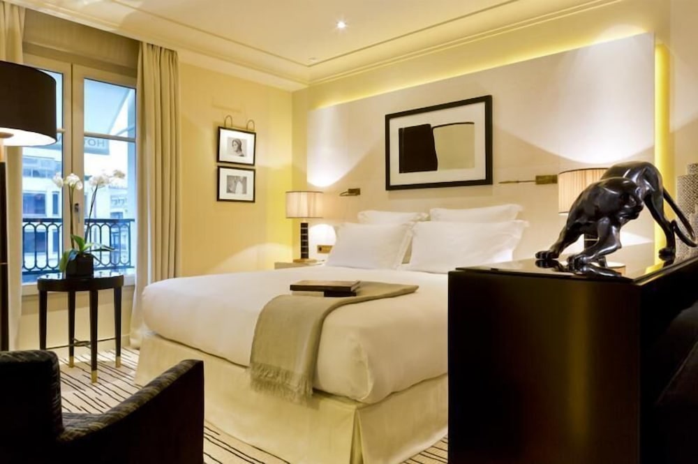 Hôtel Montaigne by null