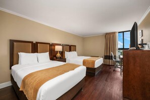 In-room safe, desk, laptop workspace, blackout drapes - Comfort Inn Oceanside Deerfield Beach (Deerfield Beach)