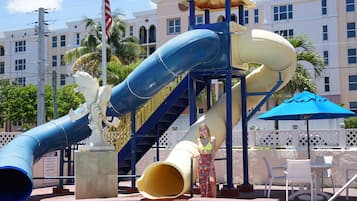 Área de juegos infantiles al aire libre