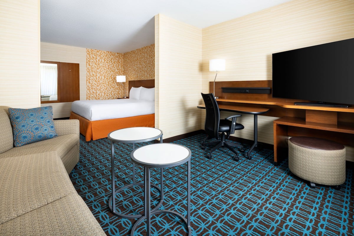 executive suite, 1 king bed with sofa bed | in-room safe, desk, laptop workspace, iron/ironing board