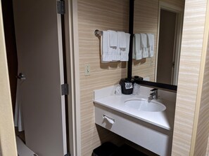 Combined shower/bathtub, hair dryer, towels, soap