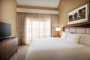 Suite | Pillowtop beds, in-room safe, iron/ironing board, free cribs/infant beds