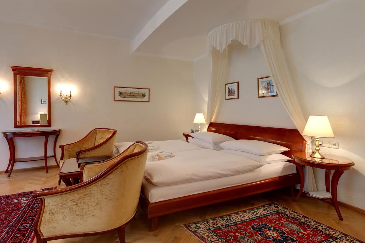 Superior Double Room | Minibar, in-room safe, blackout drapes, WiFi (free)