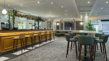 Serves lunch and dinner