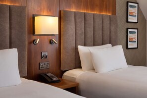 Hypo-allergenic bedding, in-room safe, desk, blackout curtains