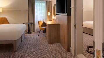 Habitación, 1 cama de matrimonio, accesible para personas con discapacidad | Zona de estar | Una televisión LCD