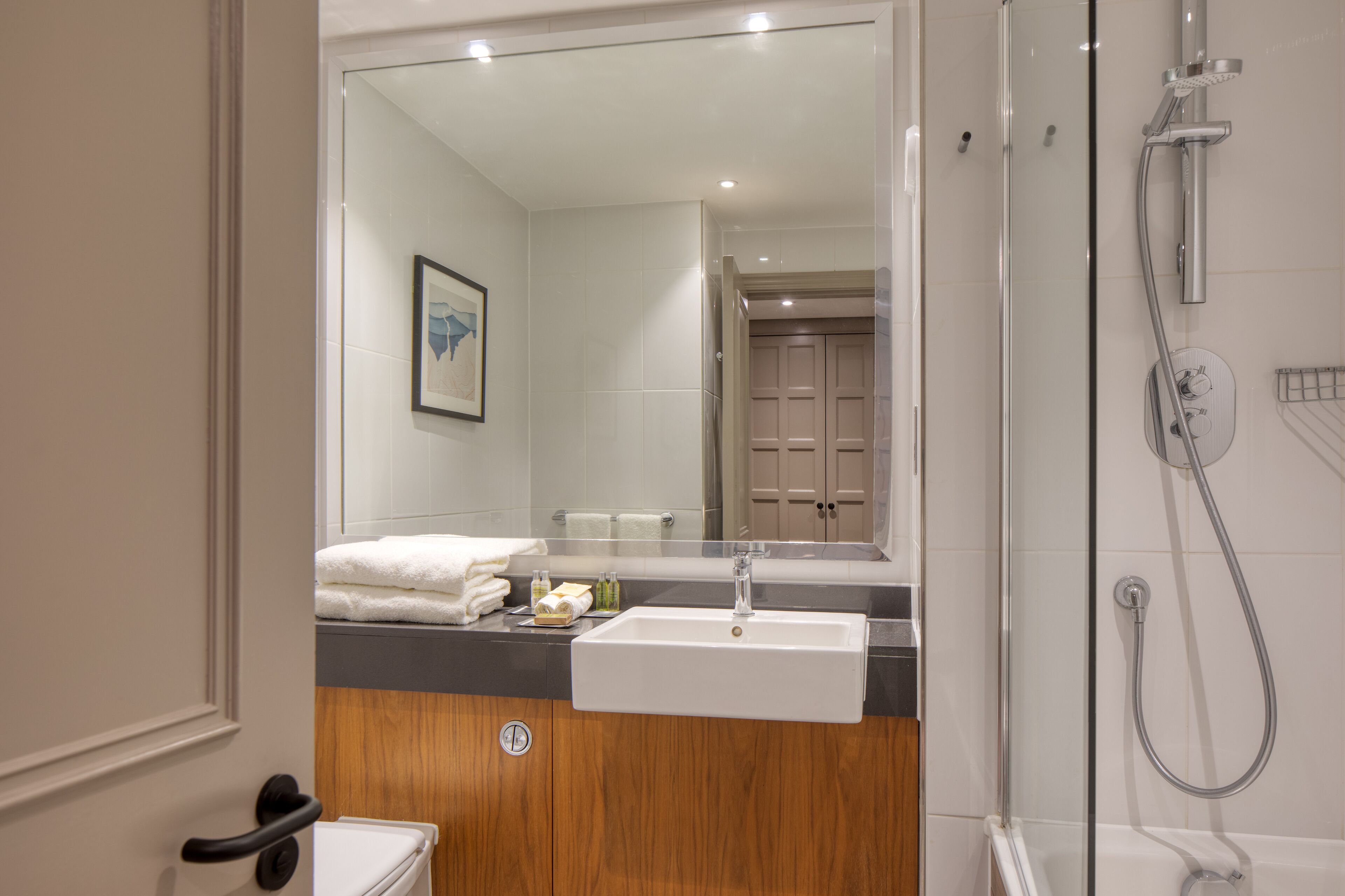 combined shower/bathtub, deep-soaking bathtub, eco-friendly toiletries