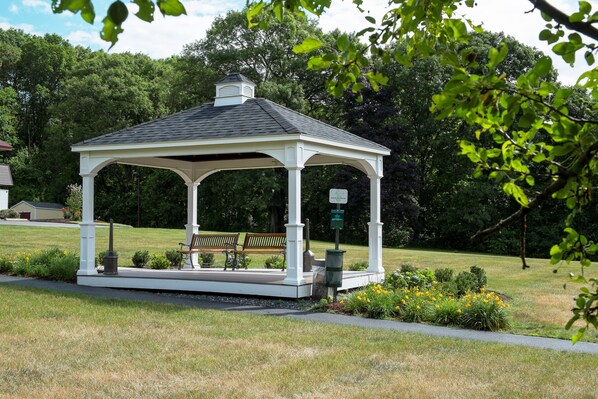 Gazebo - Red Roof Inn Boston - Southborough/ Worcester (Southborough)