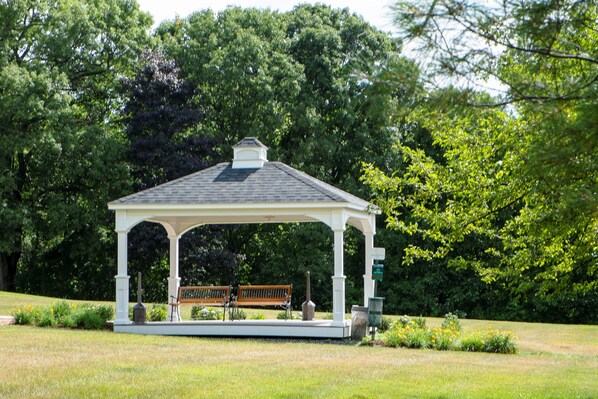 Gazebo - Red Roof Inn Boston - Southborough/ Worcester (Southborough)