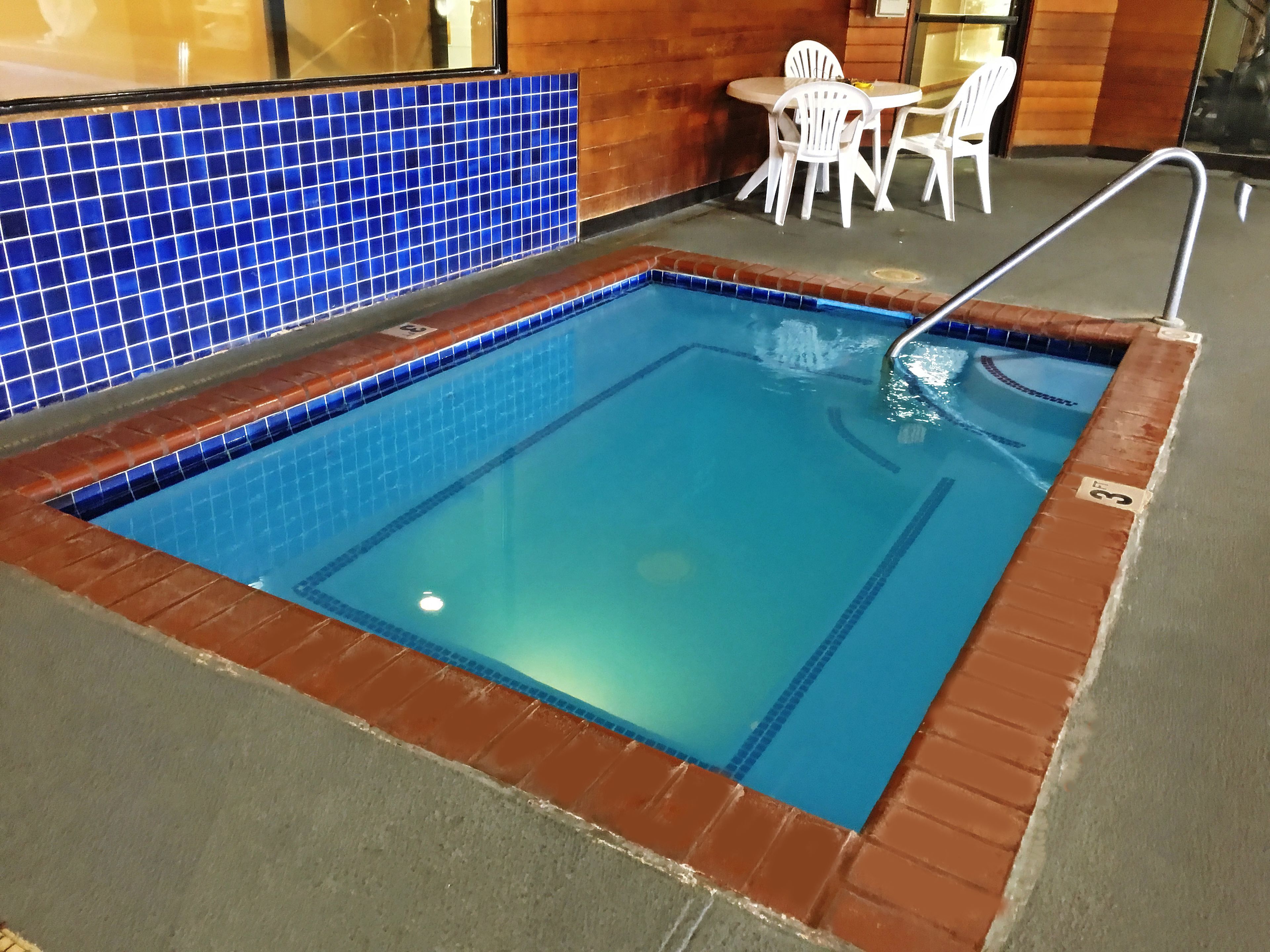Indoor spa tub
